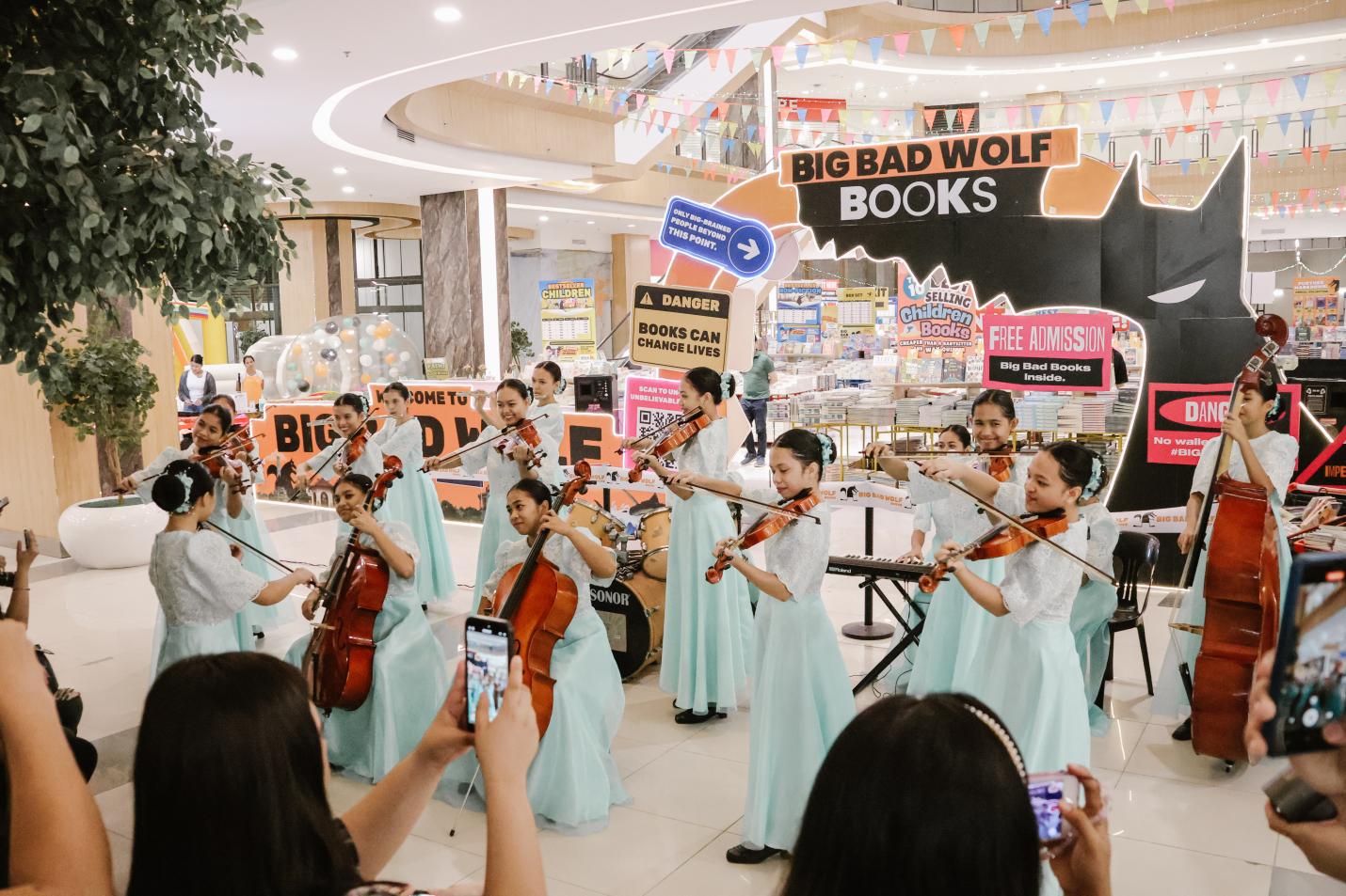 Violin Performance of The Sisters of Mary School - Girlstown(1)